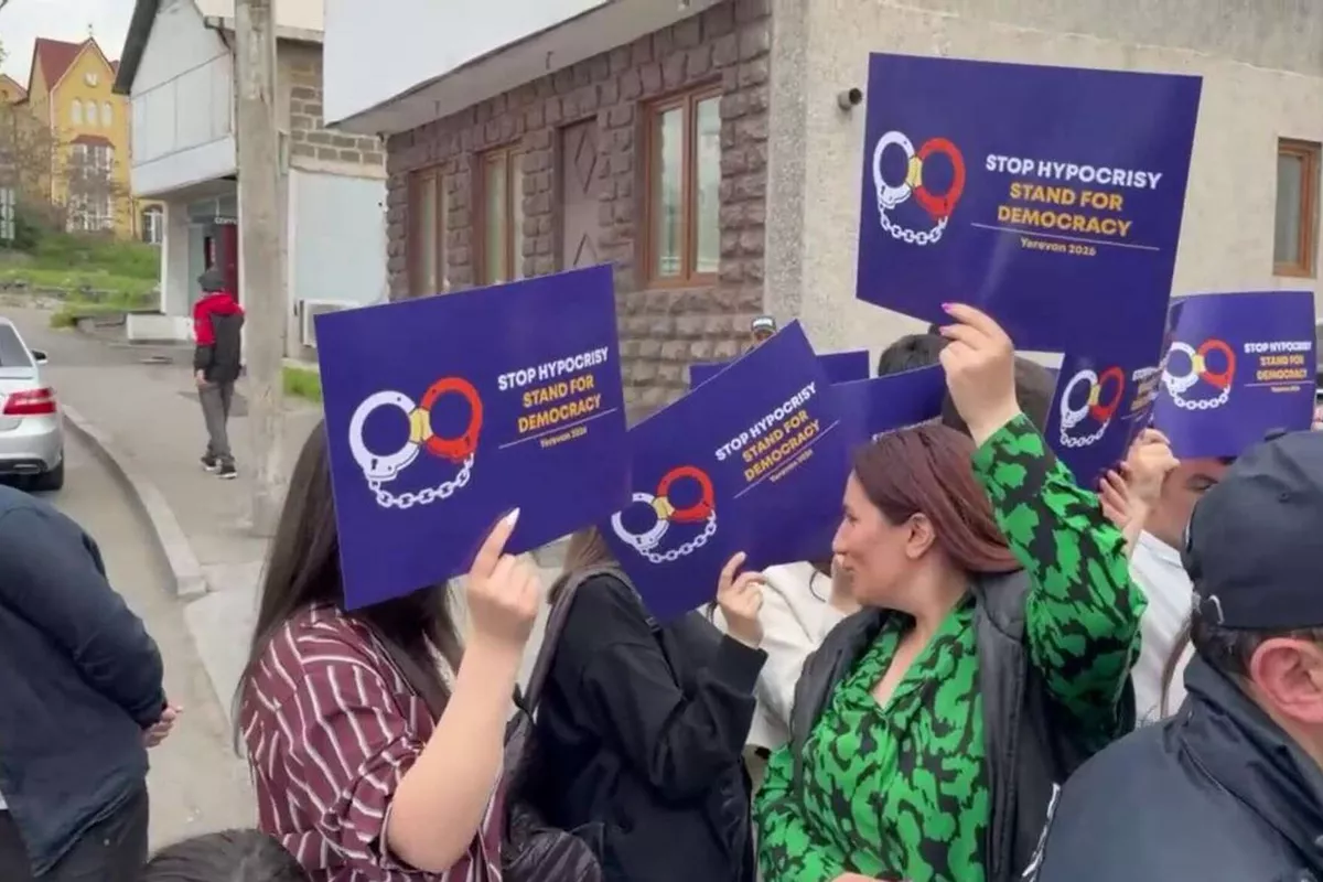 Protest Erupts Outside EU Office in Armenia - VIDEO