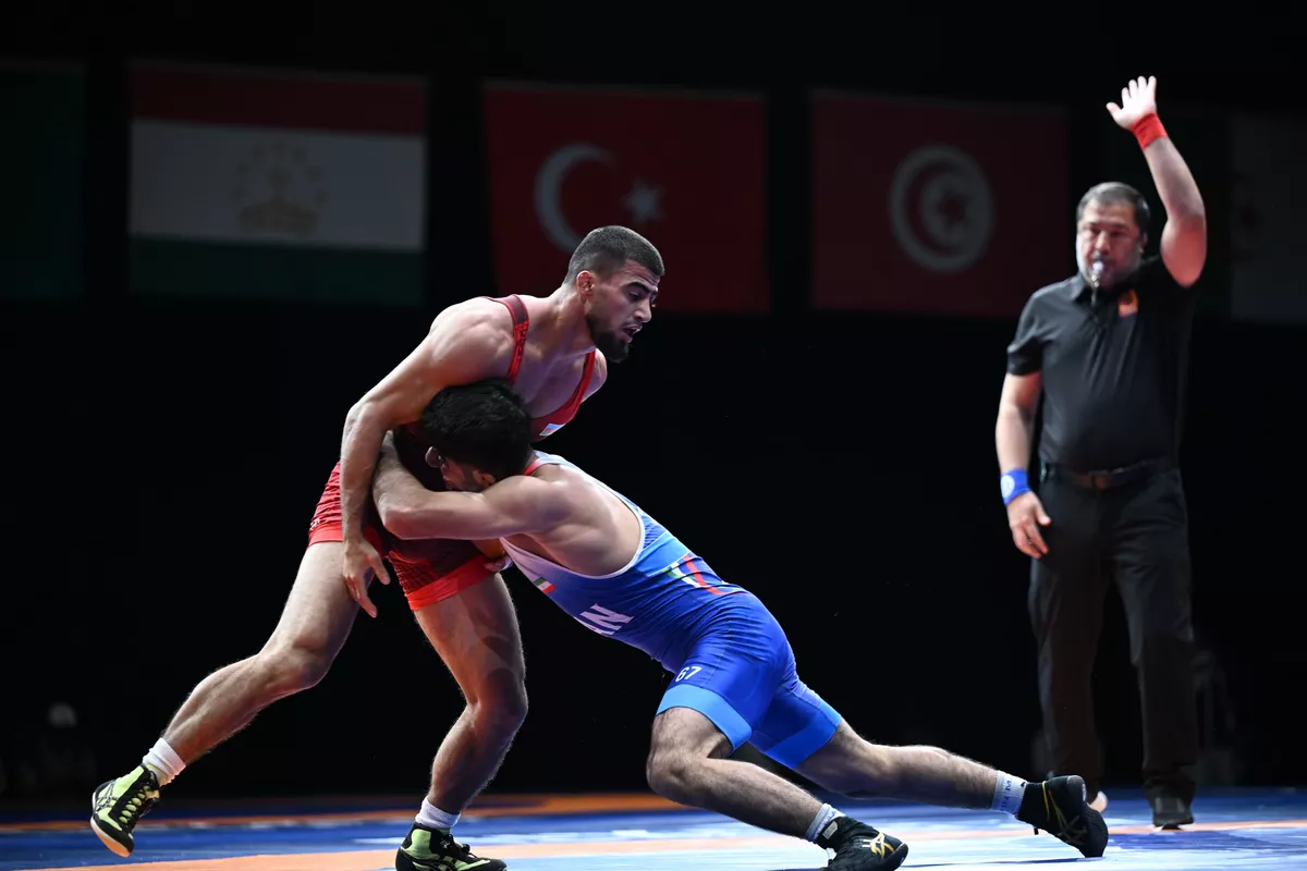 Azerbaijani Wrestler Bags Silver at 6th Islamic Solidarity Games