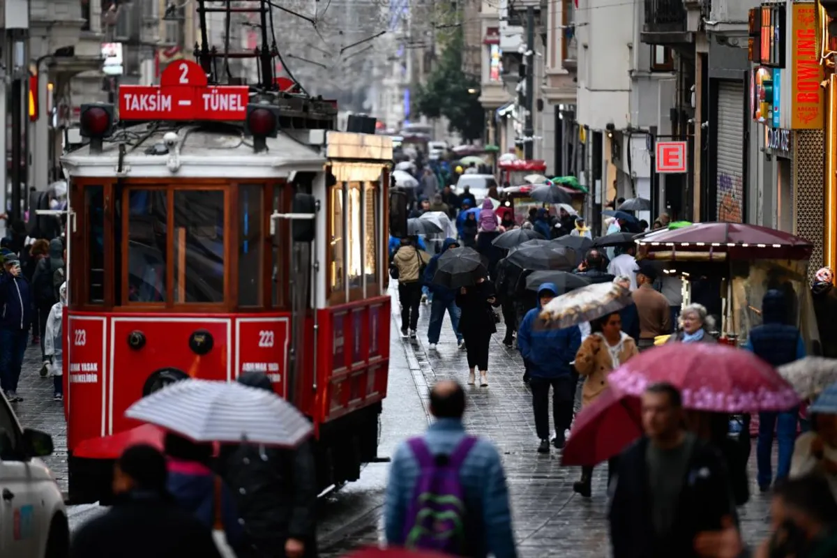 Türkiye Issues Weather Alerts in 19 Provinces as Heavy Rain and Storms Loom