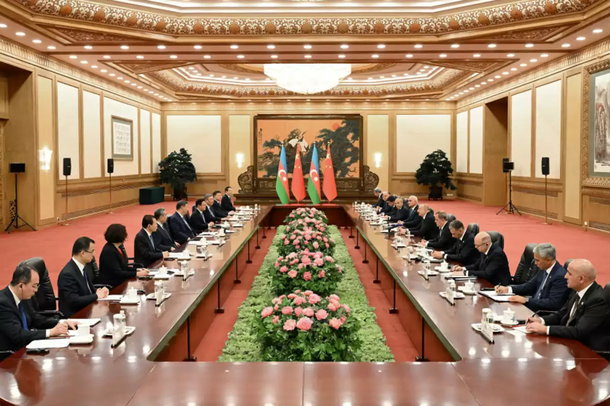 Ilham Aliyev Holds Expanded Meeting with Chinese President Xi Jinping