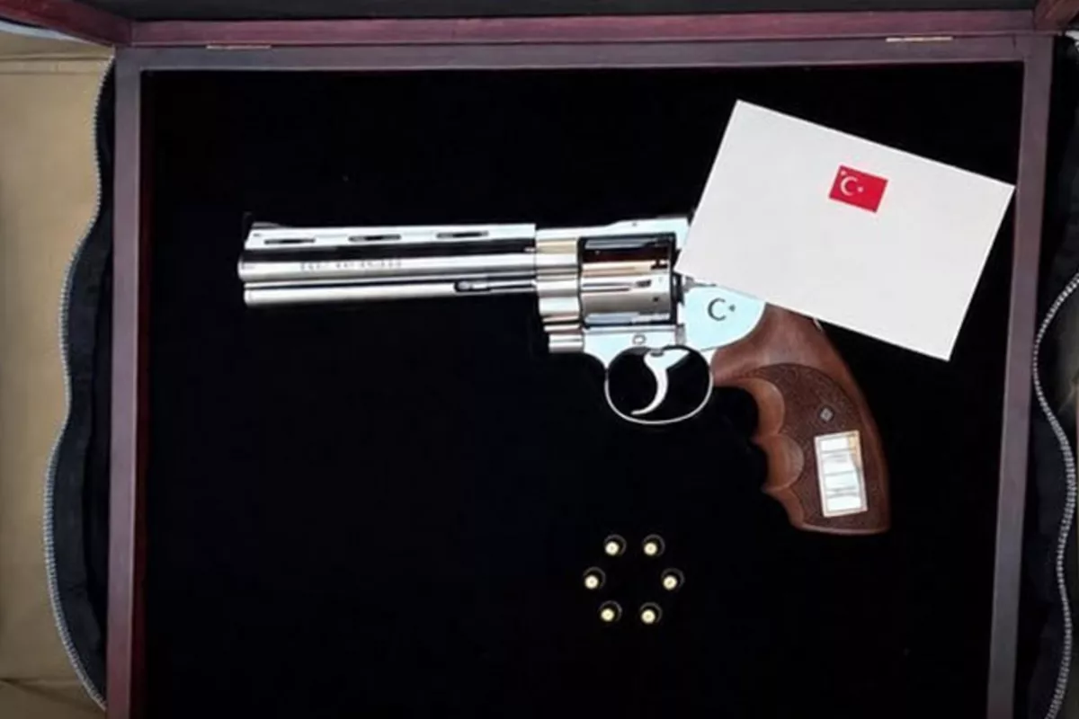 Finnish President to Donate Revolver Gifted by Erdoğan to Museum
