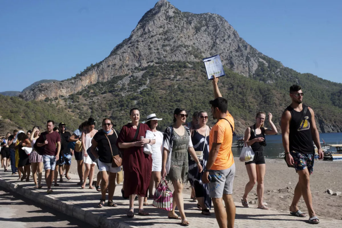 Mauritius Protests Leave Russian Tourists Trapped in Hotels - VIDEO