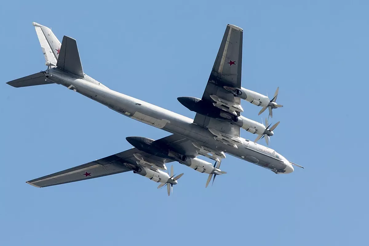 Russia's Tu-95 Strategic Bomber Crashes During Training Flight, Killing 6