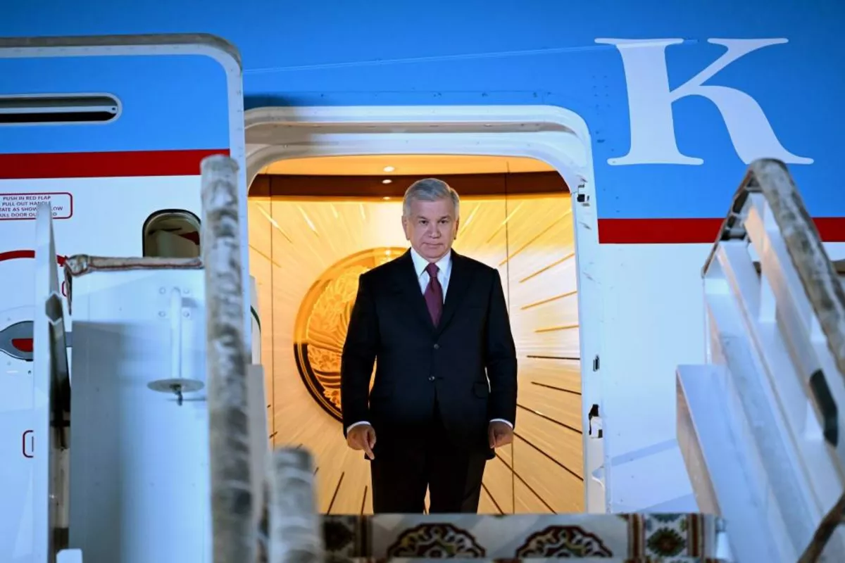 Uzbekistan’s Mirziyoyev Arrives in Turkmenistan on Working Visit
