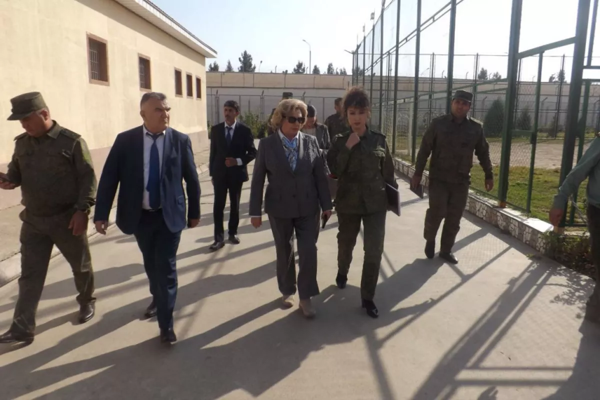 Russia’s Human Rights Commissioner Visits Tajik Prison, Meets with Russian Inmates