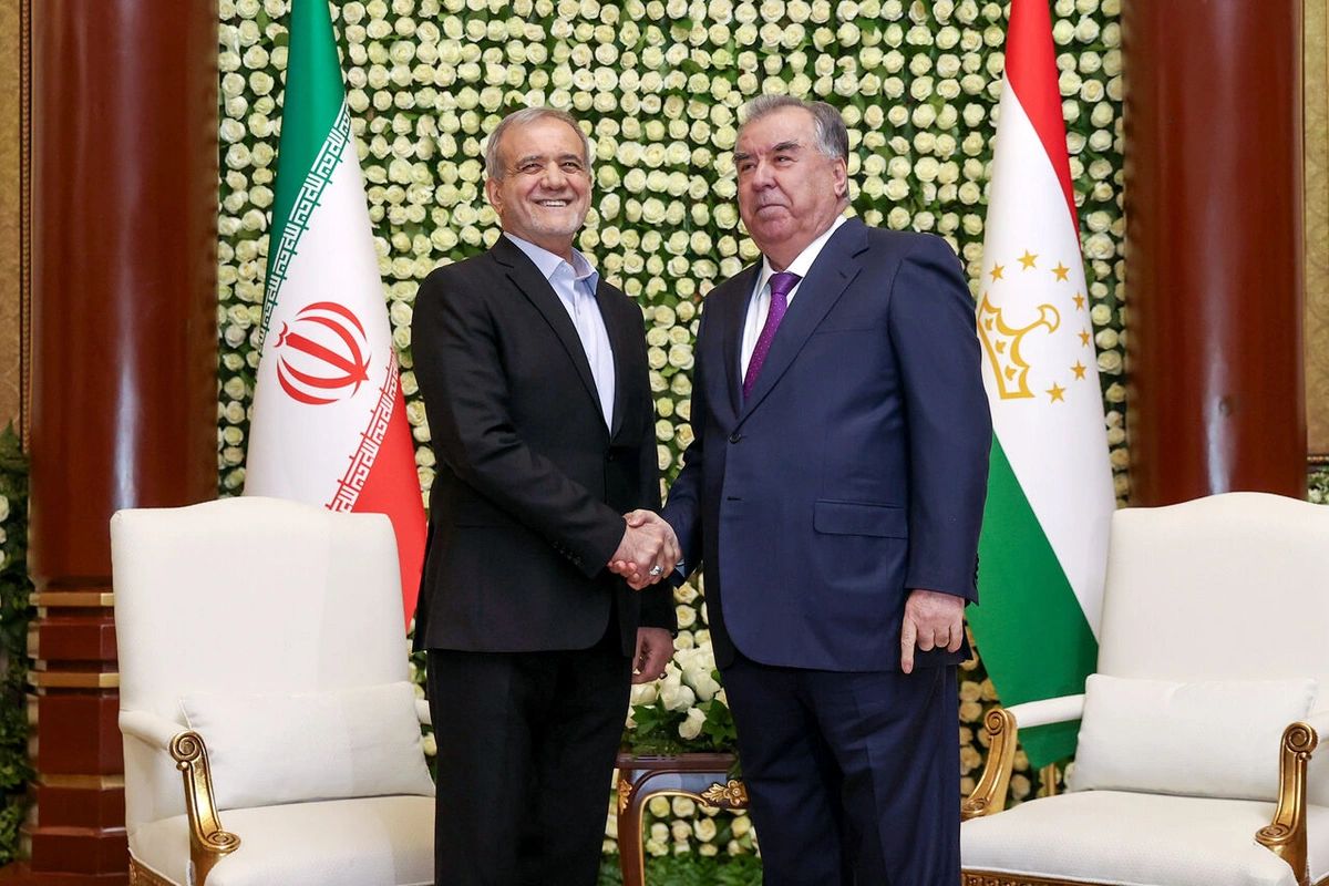 Iranian, Tajik Presidents Hold Talks in Dushanbe