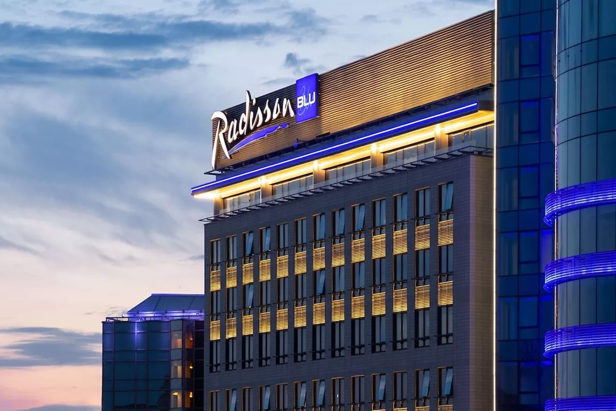 Fire at Radisson Blu Olympiyskiy Hotel Triggers Evacuation of 400 Guests in Central Moscow