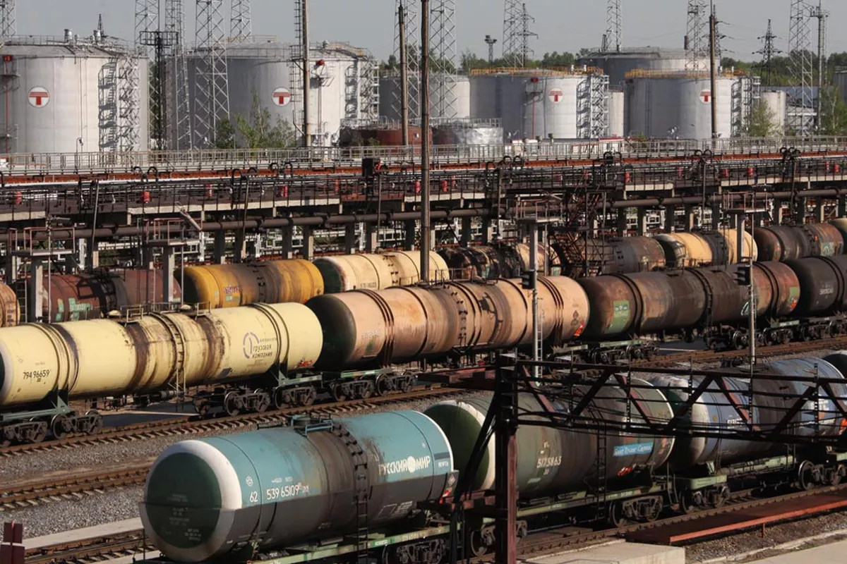 Russia Extends Fuel Export Restrictions Through January 2027