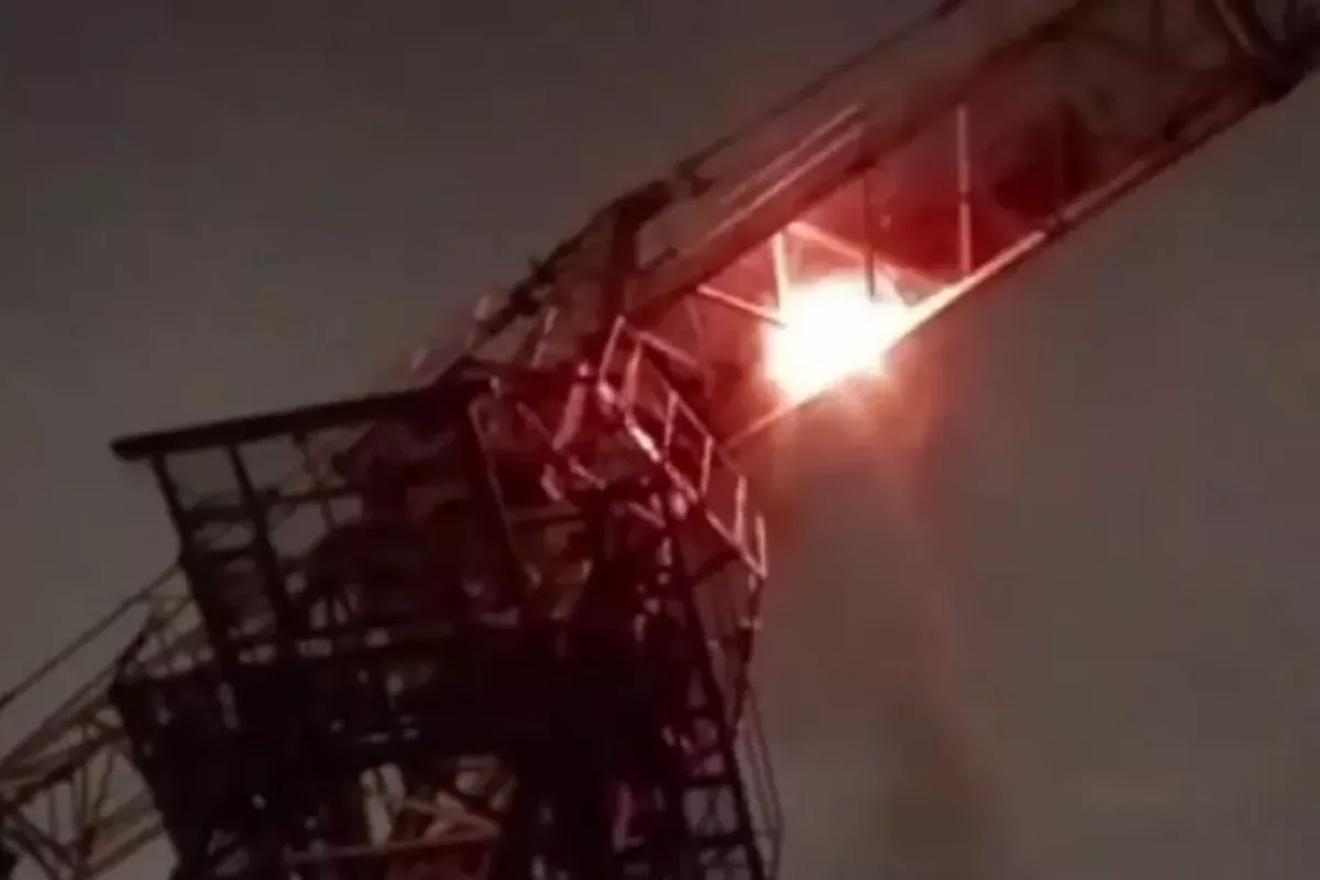 Tower Crane Catches Fire at Construction Site in Kazakhstan - VIDEO