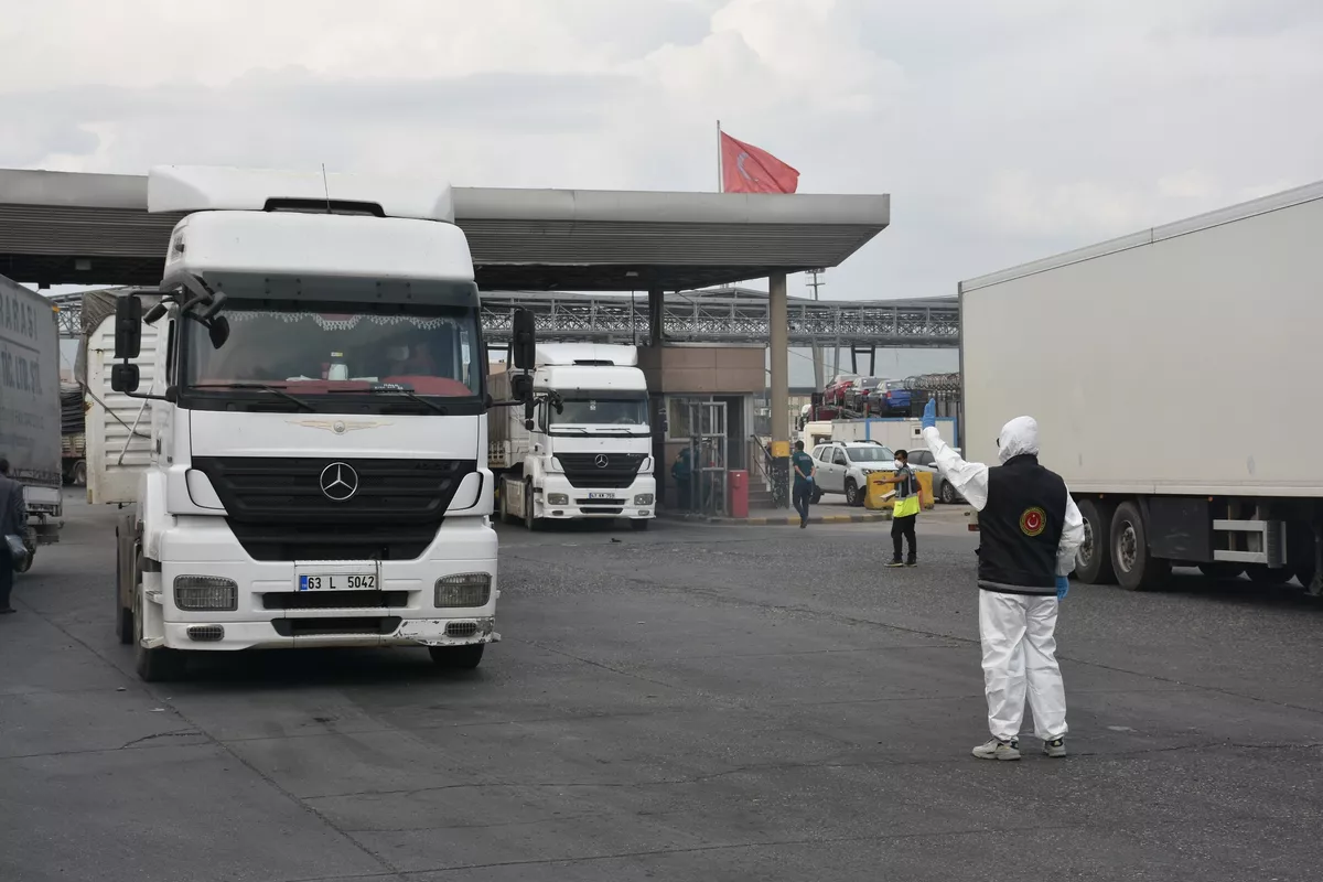 Türkiye-Iran Border Open for Cargo Only, Day Visits Halted