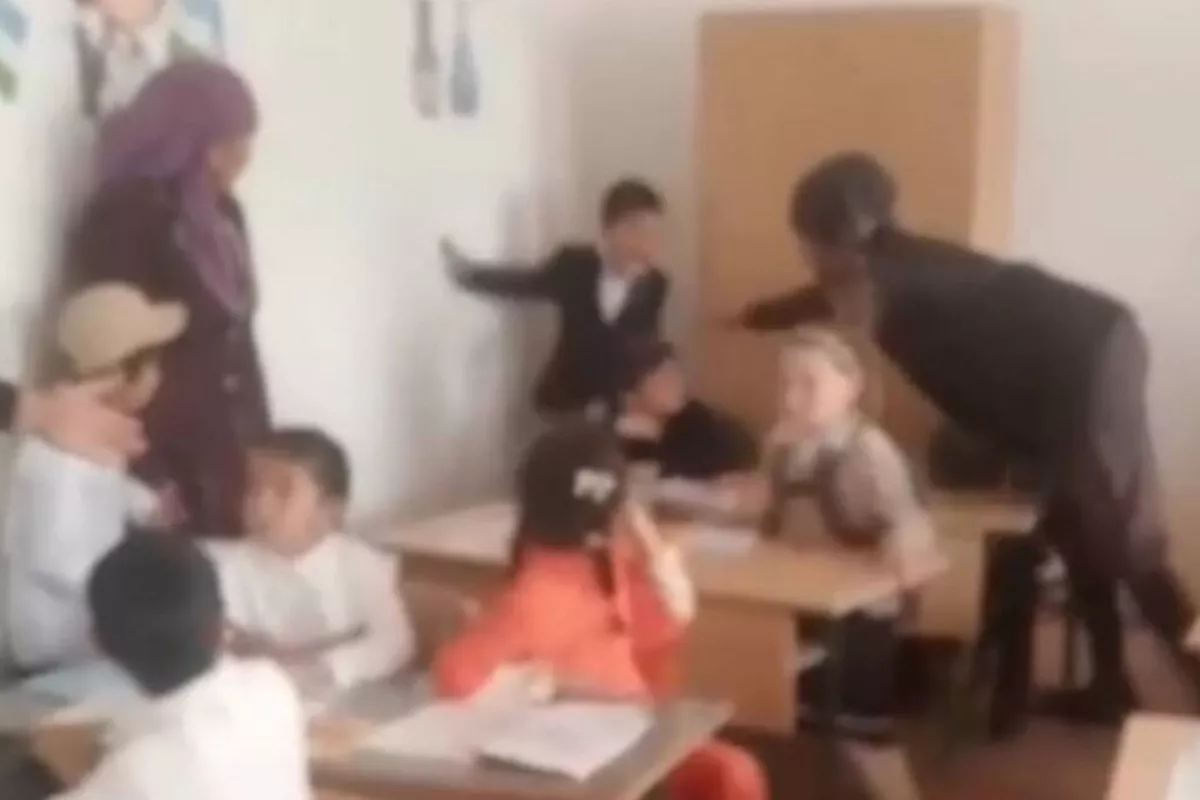 School Dispute Turns Violent in Uzbekistan's First-Grade Classroom - VIDEO