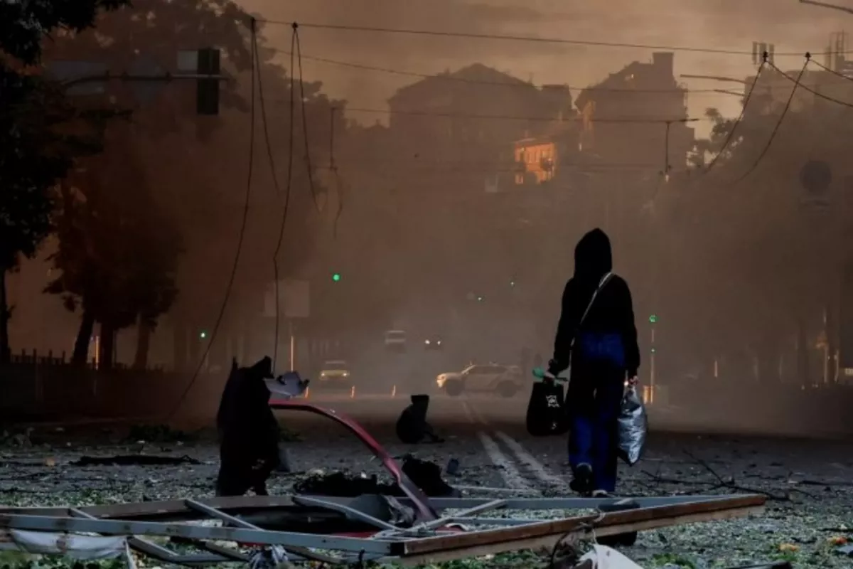 Fire and Chaos in Ukraine's Kyiv After Intense Overnight Strikes - VIDEO