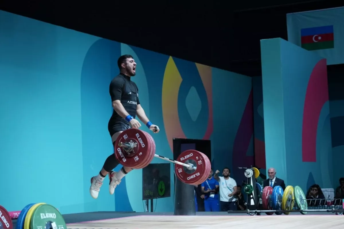 Azerbaijani Weightlifter Claims Silver at Islamic Solidarity Games