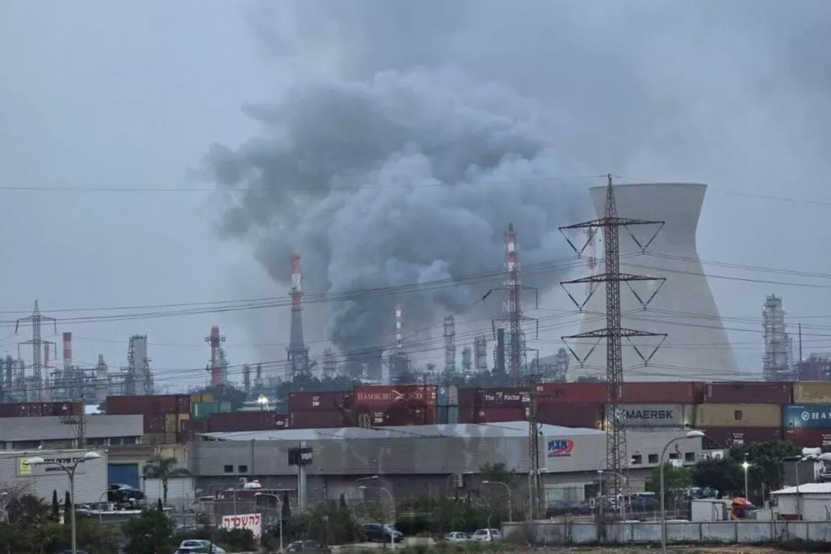 Iranian Missile Hits Haifa Oil Refineries – VIDEO