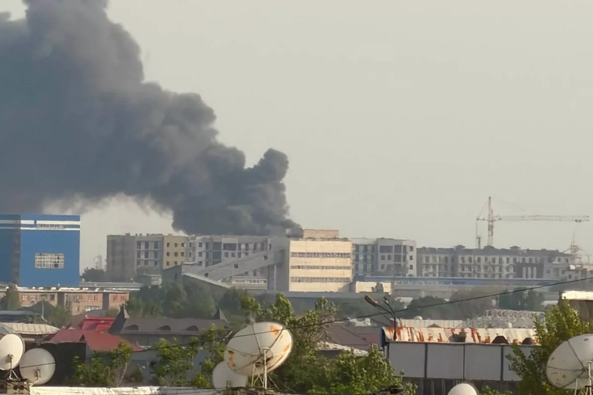 Fire Breaks Out at Warehouse in Tashkent - VIDEO