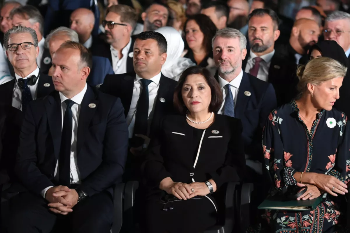 Azerbaijan Parliament Speaker Honors Srebrenica Victims During Bosnia Visit