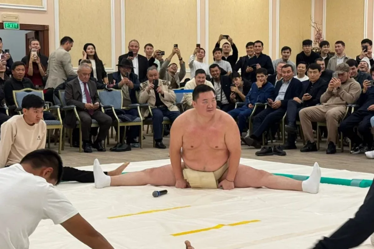 Sumo Legend Wows Fans in Kazakhstan with Rare Masterclass