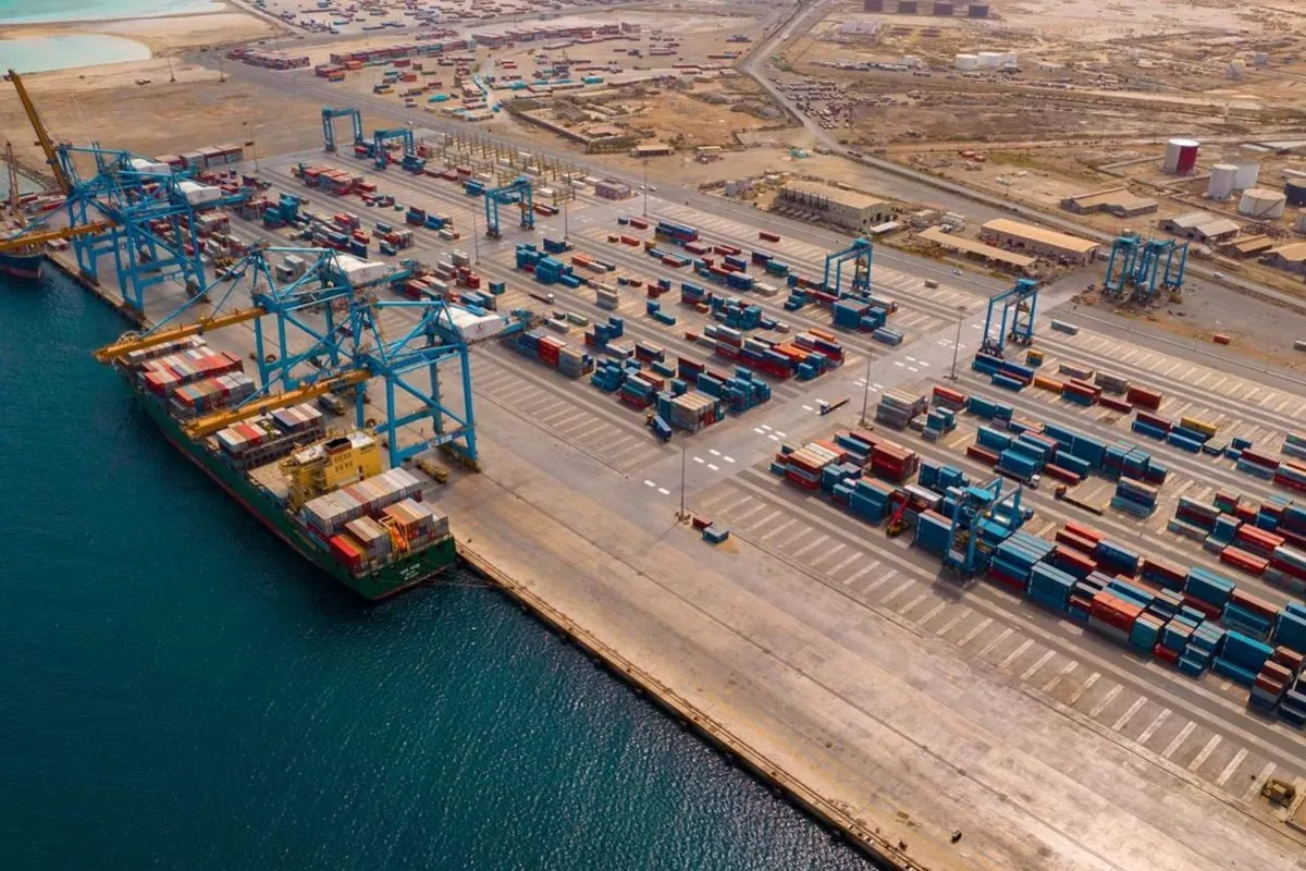 Saudi Arabia Reroutes Trade to Red Sea Ports