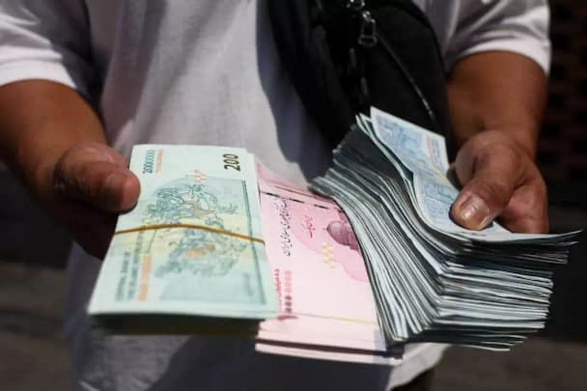 Iranian Rial Plunges to New Record Low Amid Economic Pressure