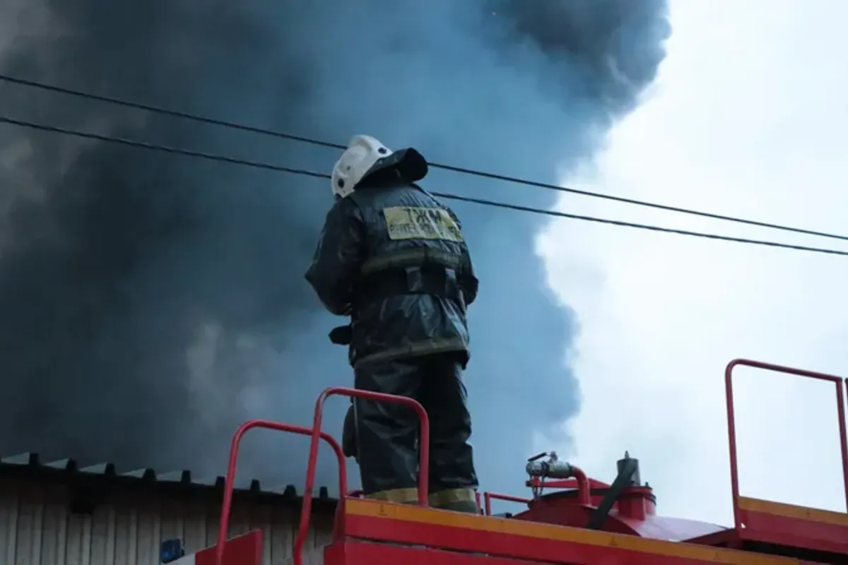 Firefighters Rescue 15 People From Burning Apartment Building in Kazakhstan