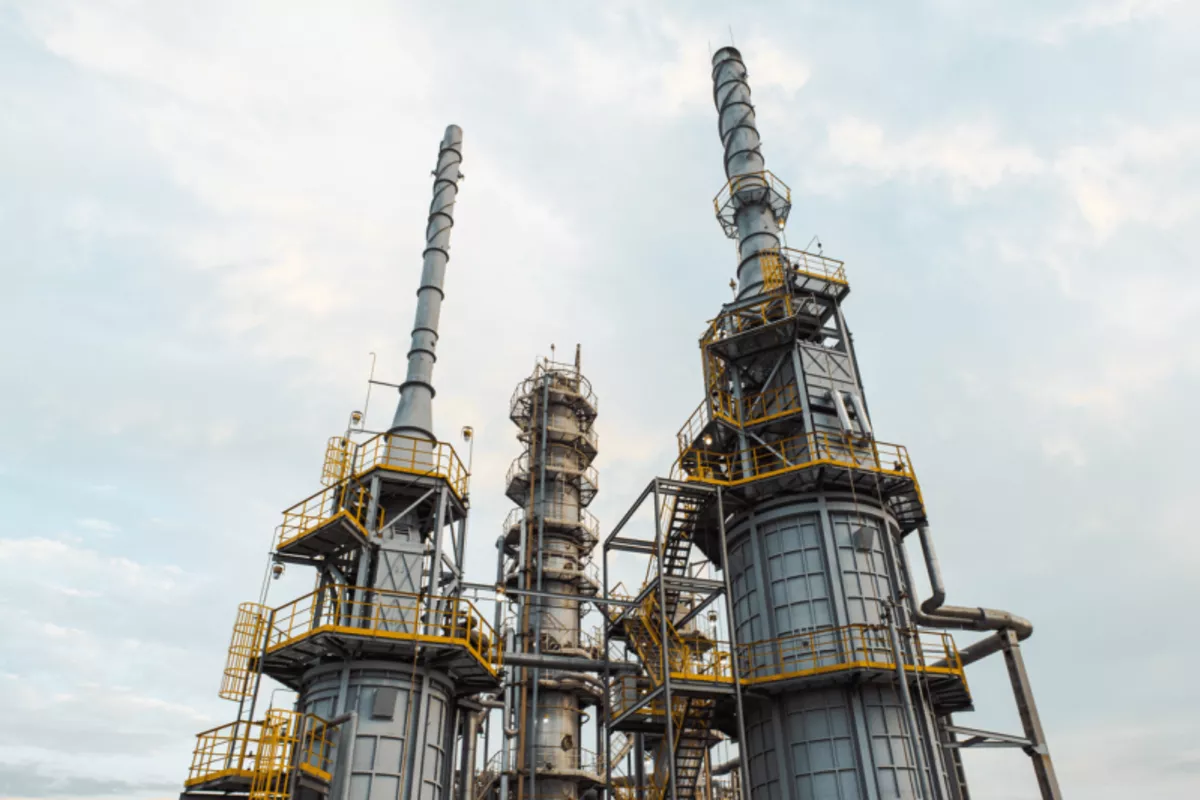 Drone Strikes Spark Refinery Fire in Russia's Krasnodar - VIDEO