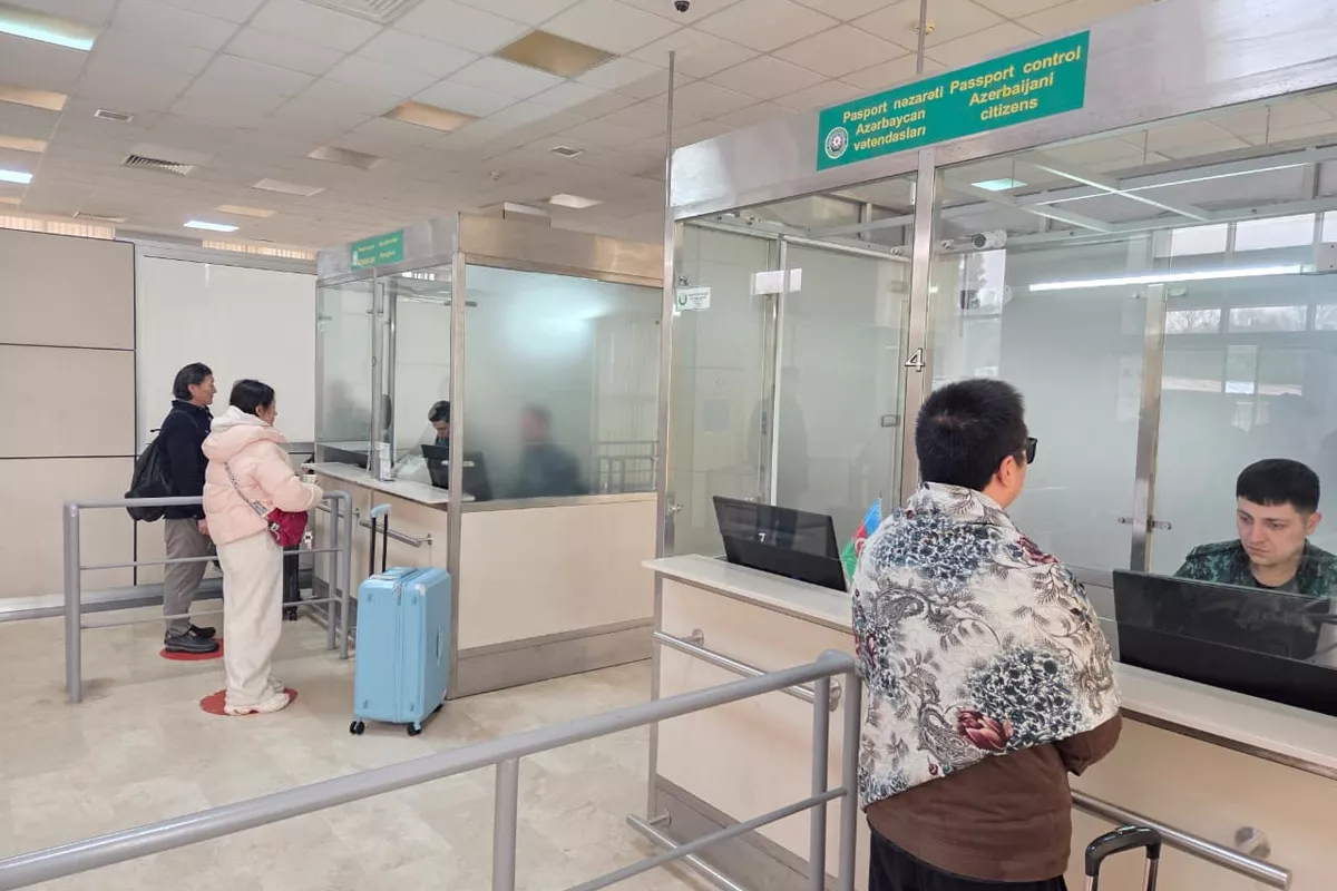 Sixty Foreigners Leave Iran for Azerbaijan in 24 Hours