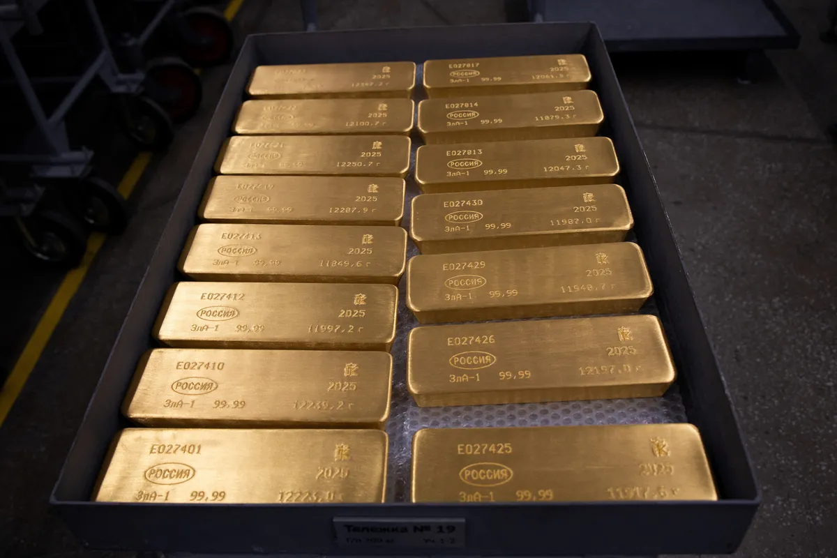 Gold Prices Drop Below $4,000 for First Time Since July