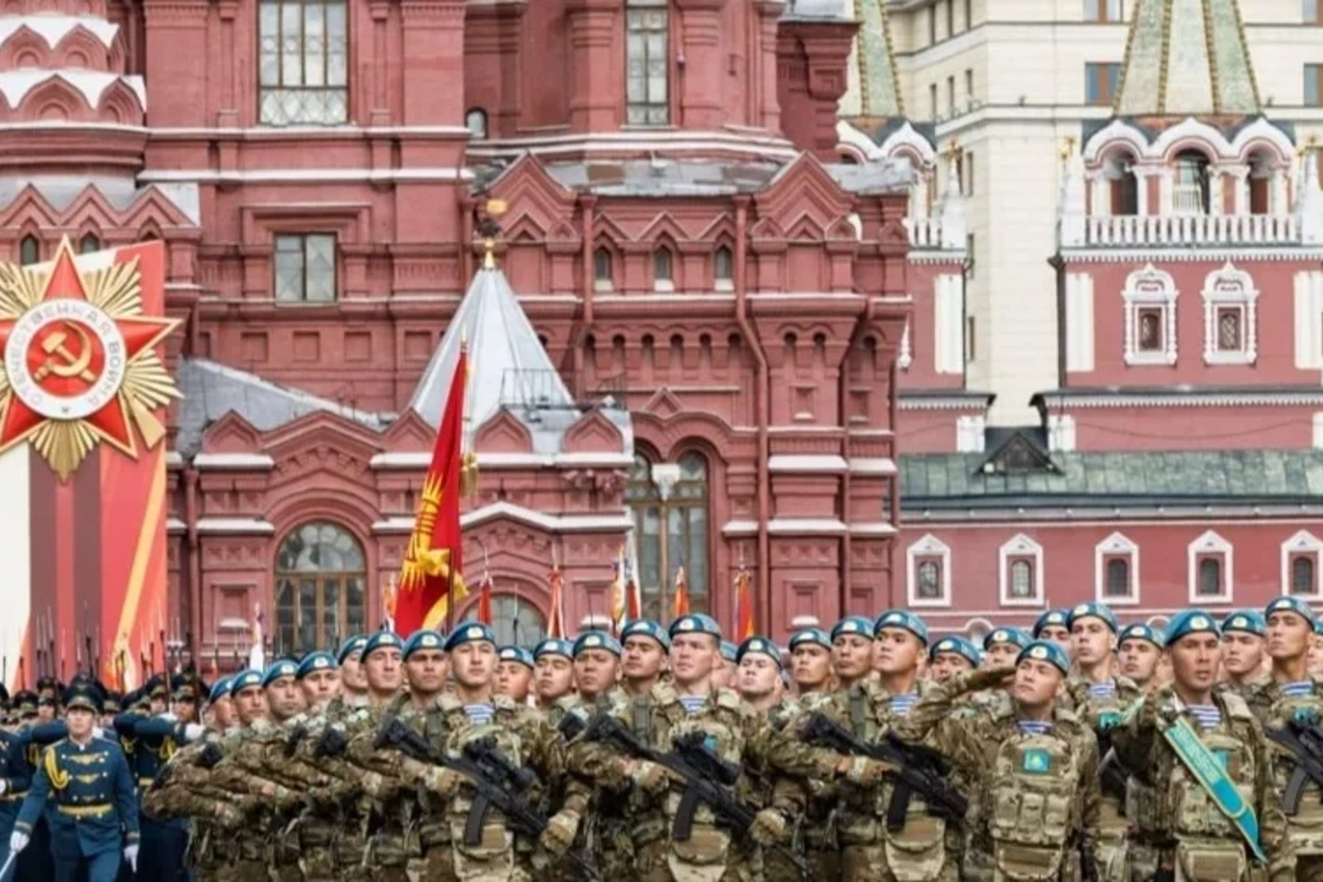 President Tokayev Salutes Kazakhstan’s Soldiers at Red Square Parade in Moscow