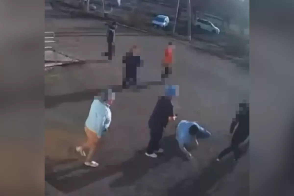 Drunk Men Attack Doctor in Kazakhstan - VIDEO