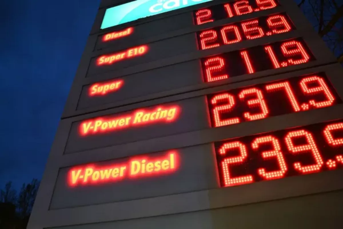 Iran Conflict Hits Europe: Economy Slows, Prices Rise