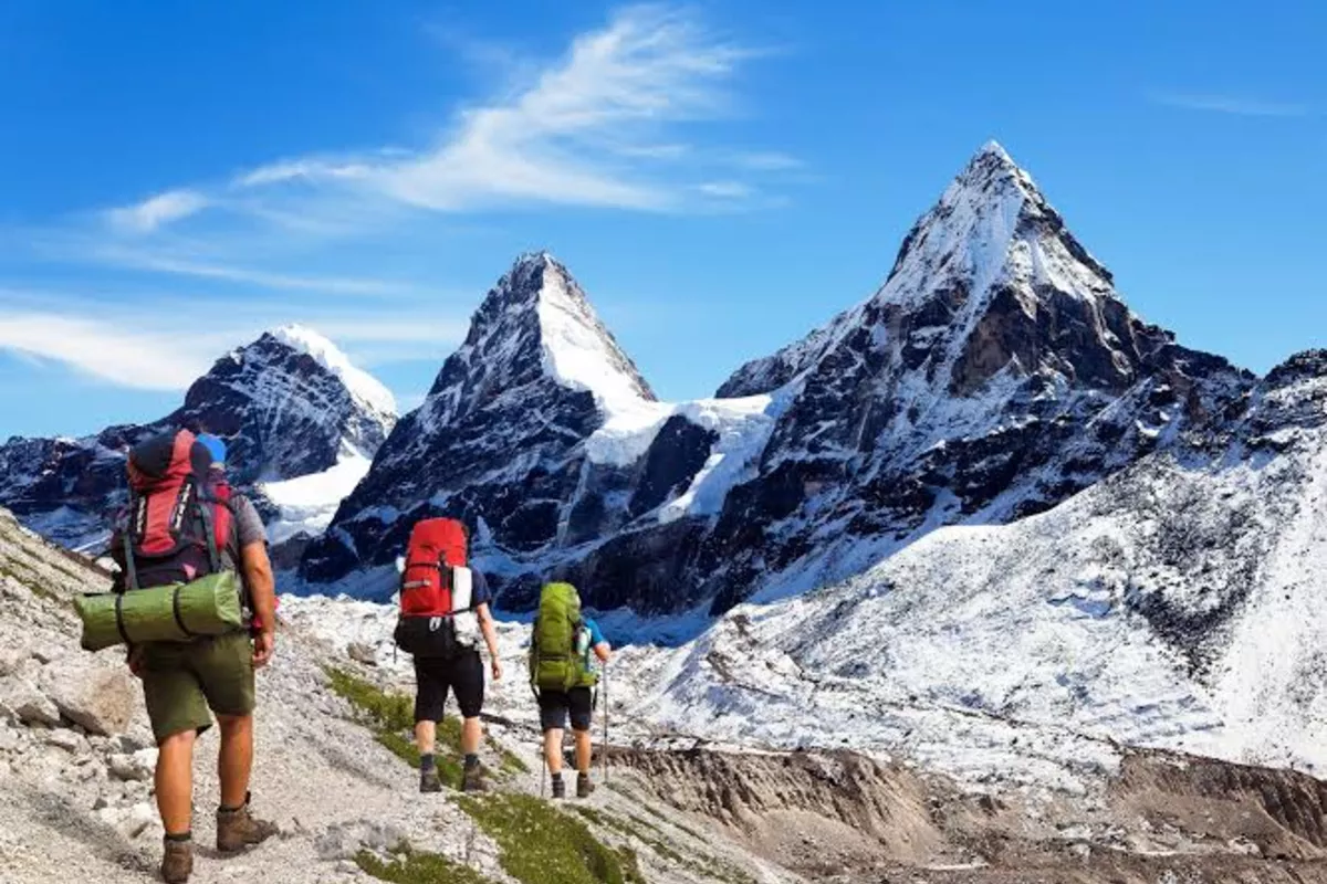 Mystery Illness Strikes Russian Climbers on Mount Everest