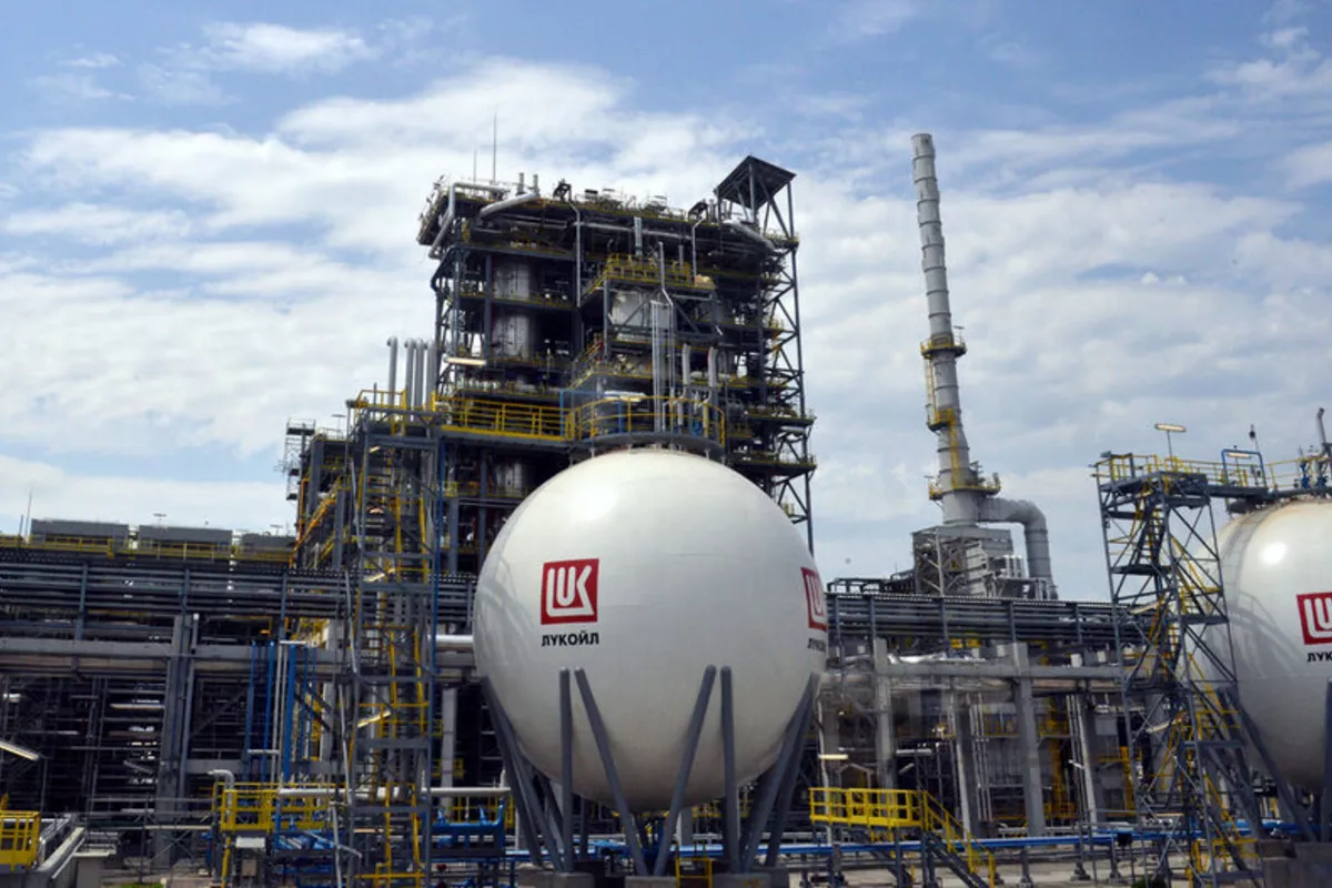 End of the Russian Era? SOCAR and Cengiz Holding Eye Bulgaria’s Largest Refinery