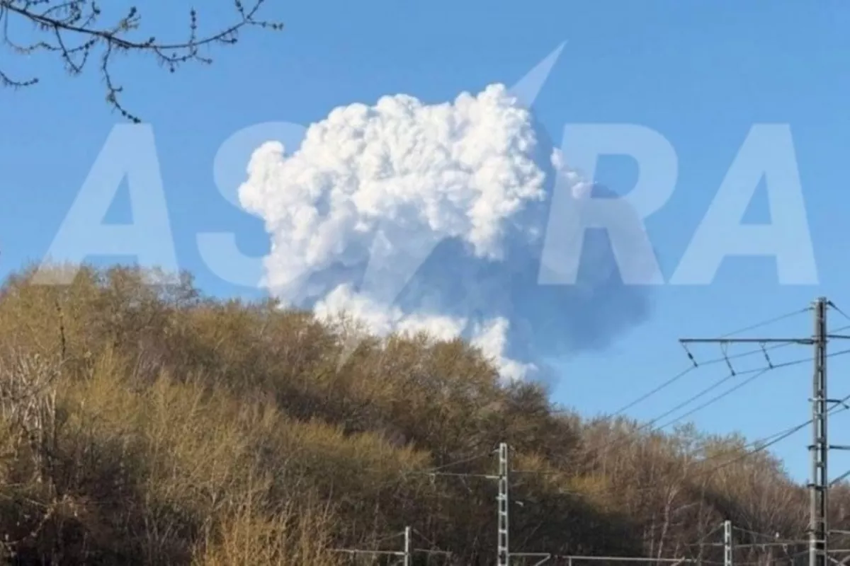 Massive Plume Rises as Drone Strikes Spark Emergency in Russia - VIDEO