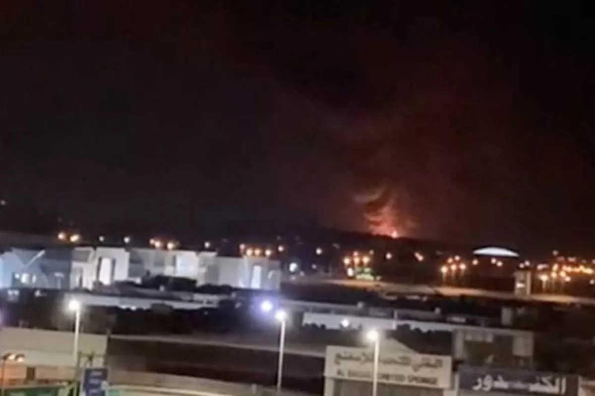 Fire Breaks Out at Kuwait Airport After Drones Hit Fuel Tank - VIDEO