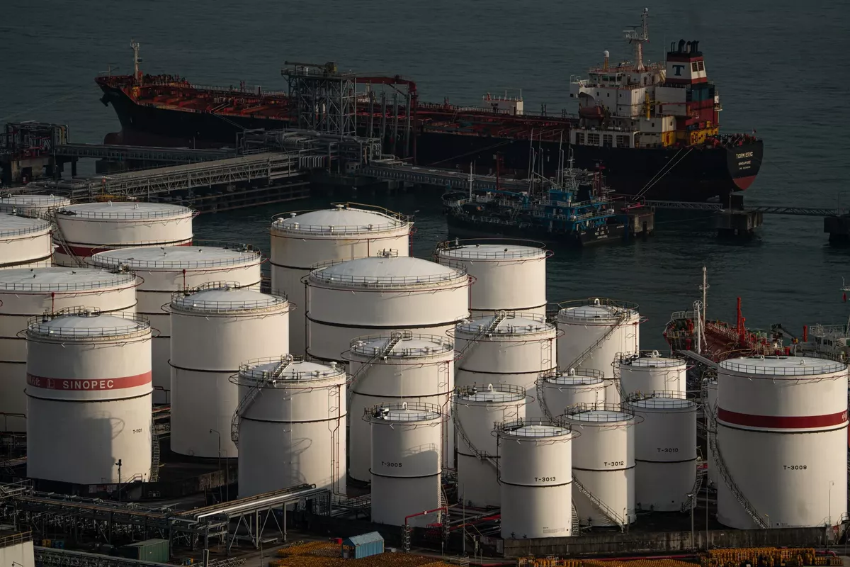 Oil Prices Sink on Iran Talk Optimism