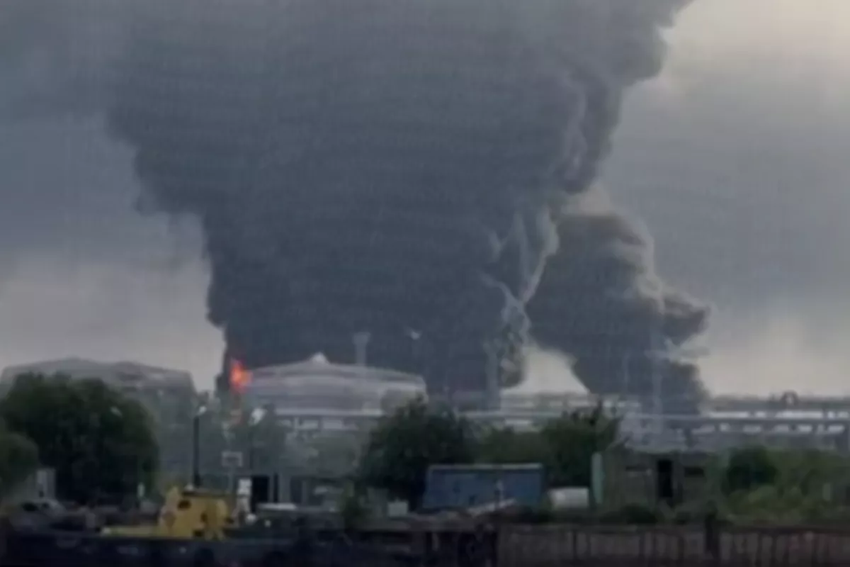 Mass Drone Attack Near Russia’s Ust-Luga Oil Hub Triggers Port Fire