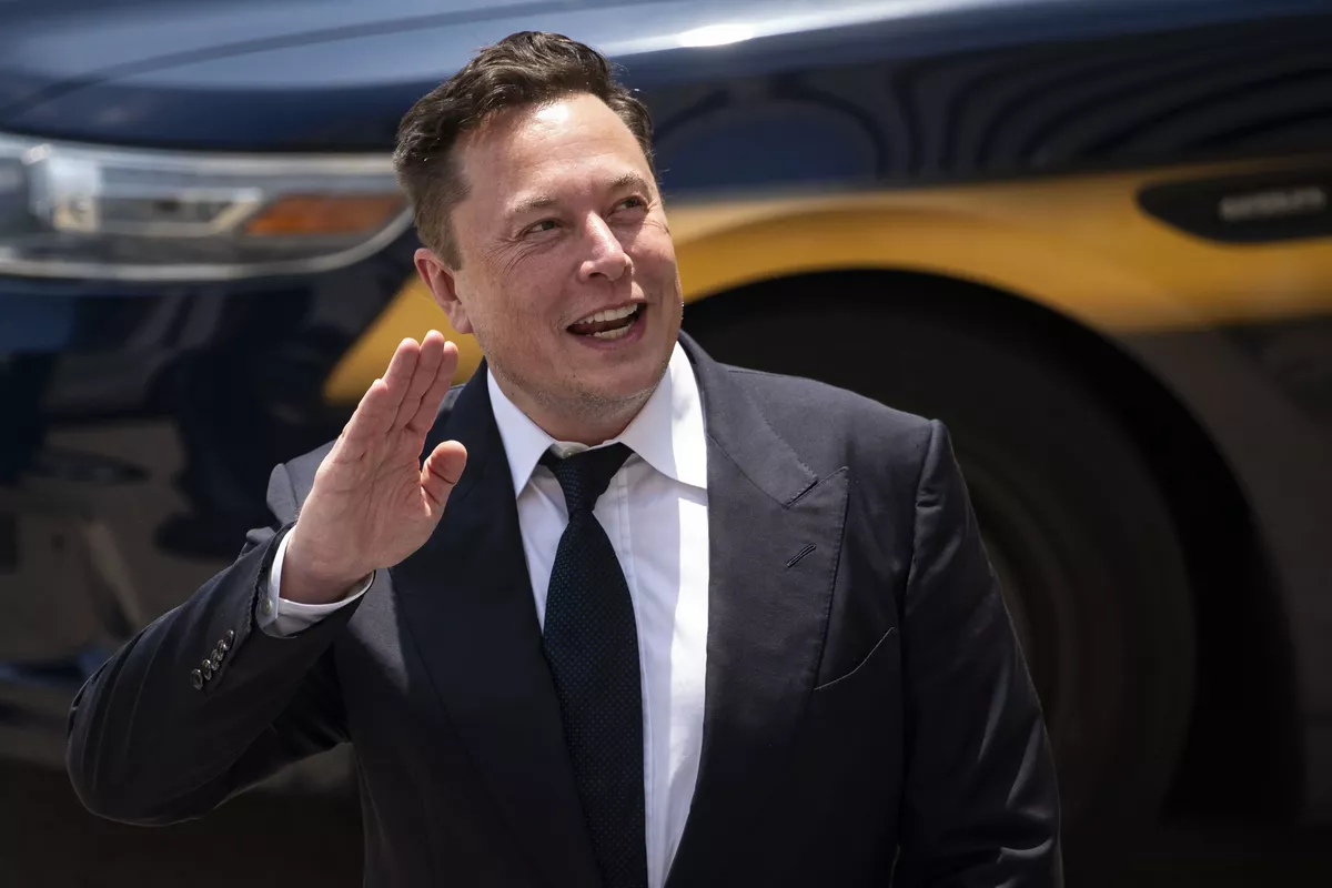 Musk Slows Ukraine’s Access to Military Satellite Network