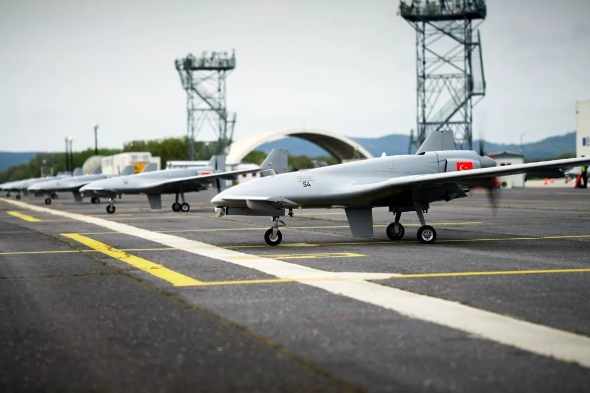 Türkiye Tests AI-Powered SİVRİSİNEK Kamikaze Drone Swarm