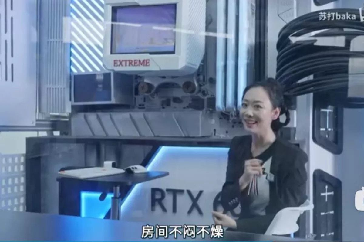 Chinese Tech Blogger Builds Giant PC with Built-in Air Conditioner