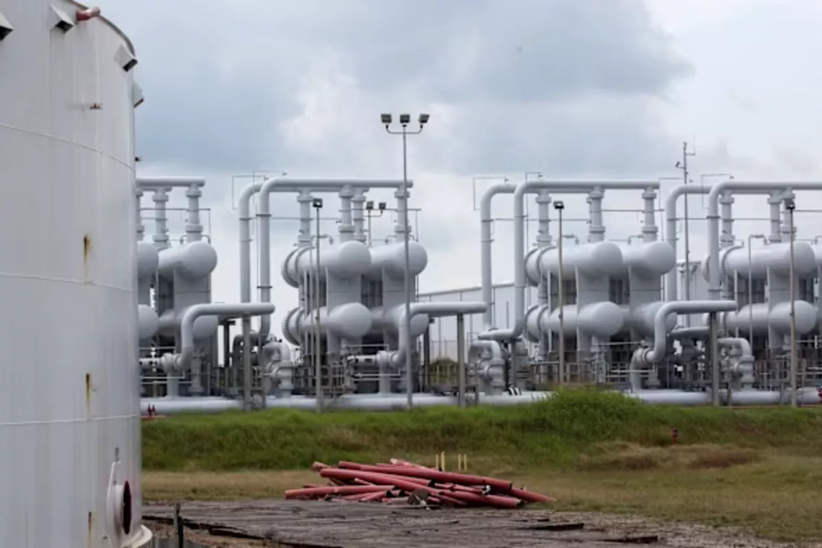 Goldman Sachs Raises Oil Price Forecast as War Disruption Drags On