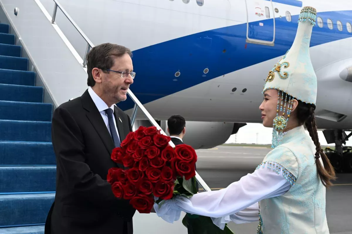 Kazakhstan Welcomes Israeli President on State Visit