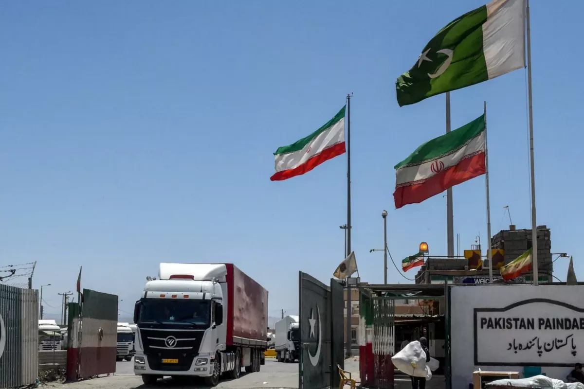 Iran Turns to Pakistan's Land Corridor as US Naval Pressure Disrupts Gulf Trade