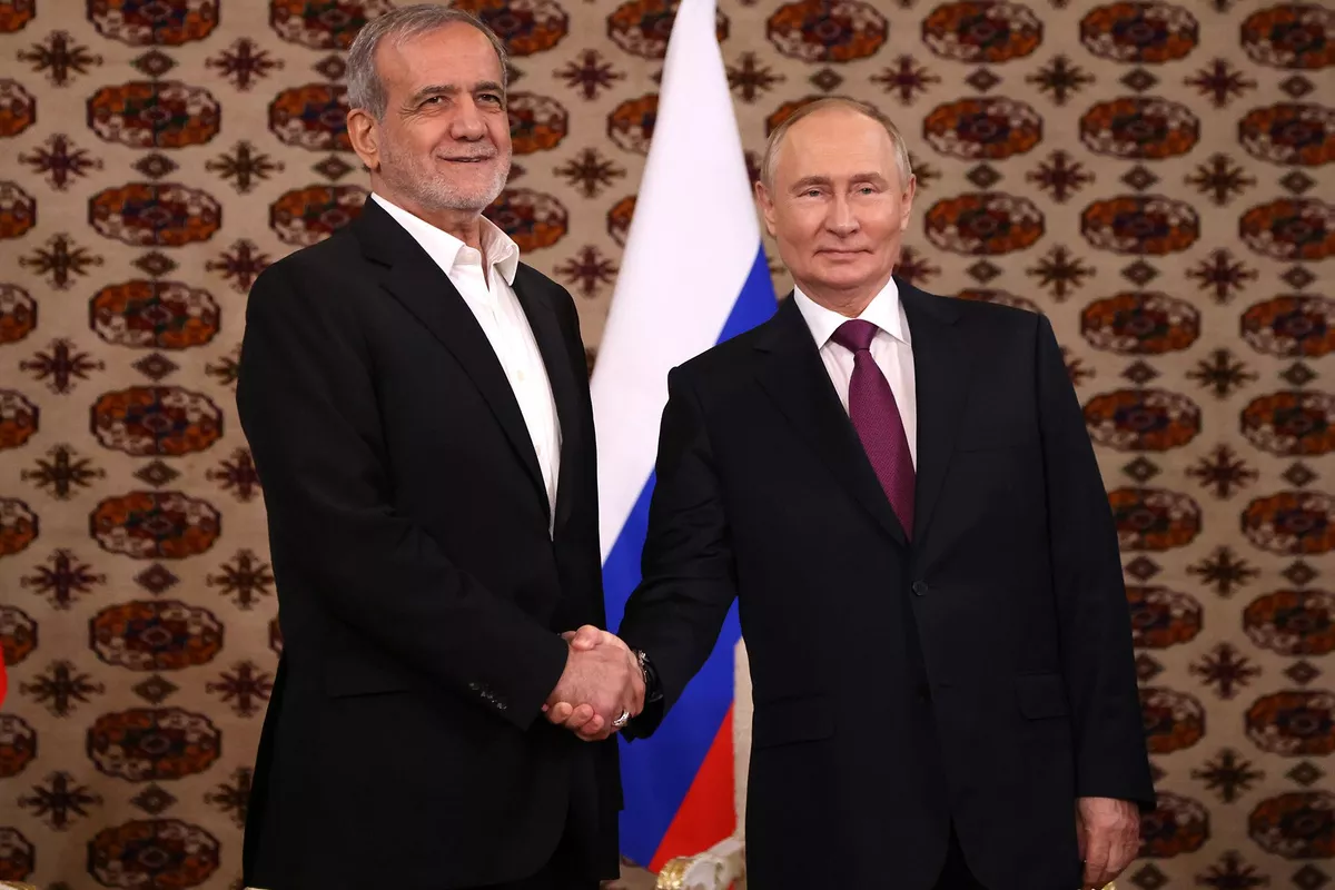 Iranian and Russian Presidents Meet in Ashgabat