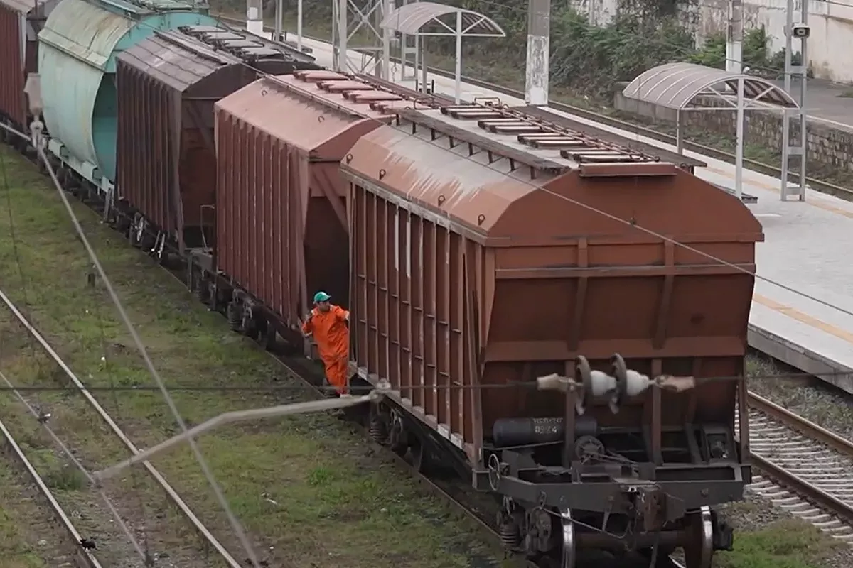 Train Carrying Fuel and Fertilizer Departs Azerbaijan’s Bilajari for Armenia
