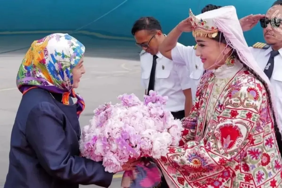 Queen of Malaysia Arrives in Uzbekistan for Cultural and Academic Visit