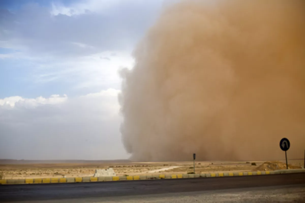 Dust Storm Sweeps Through Uzbekistan as Winds Intensify and Rain Begins - VIDEO