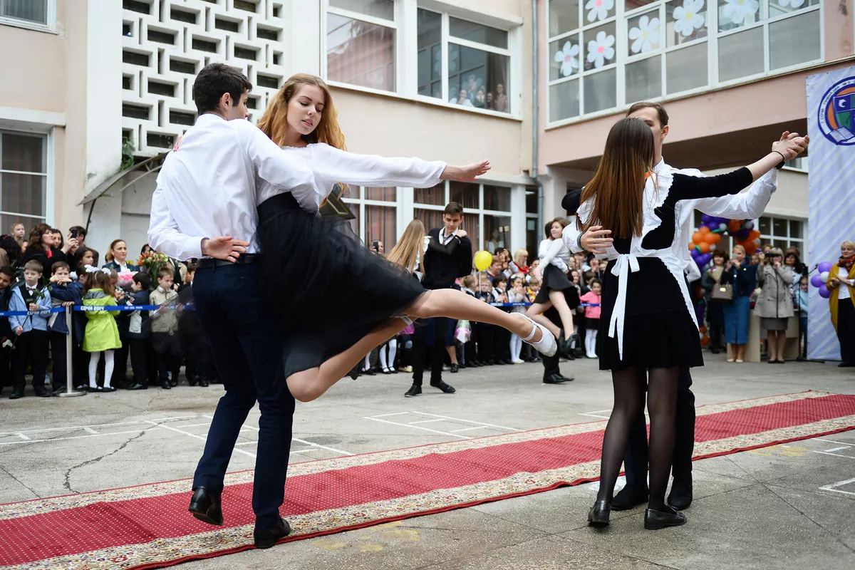 Russian Schools Bar Foreign Songs at Graduation Dances