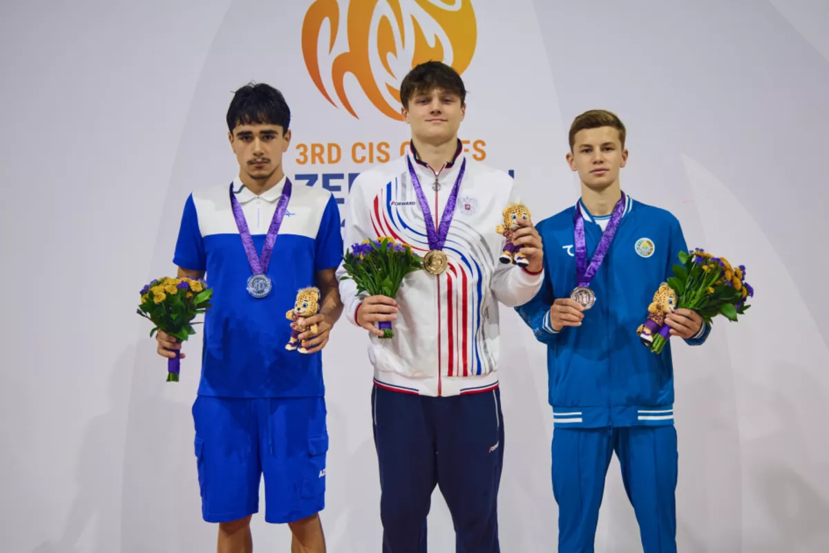 Azerbaijani Swimmer Wins Silver at 3rd CIS Games