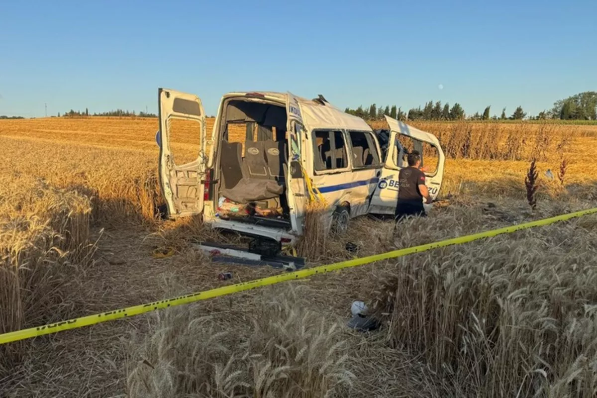 Two Killed, 10 Injured After Minibus Overturns in Türkiye's Istanbul