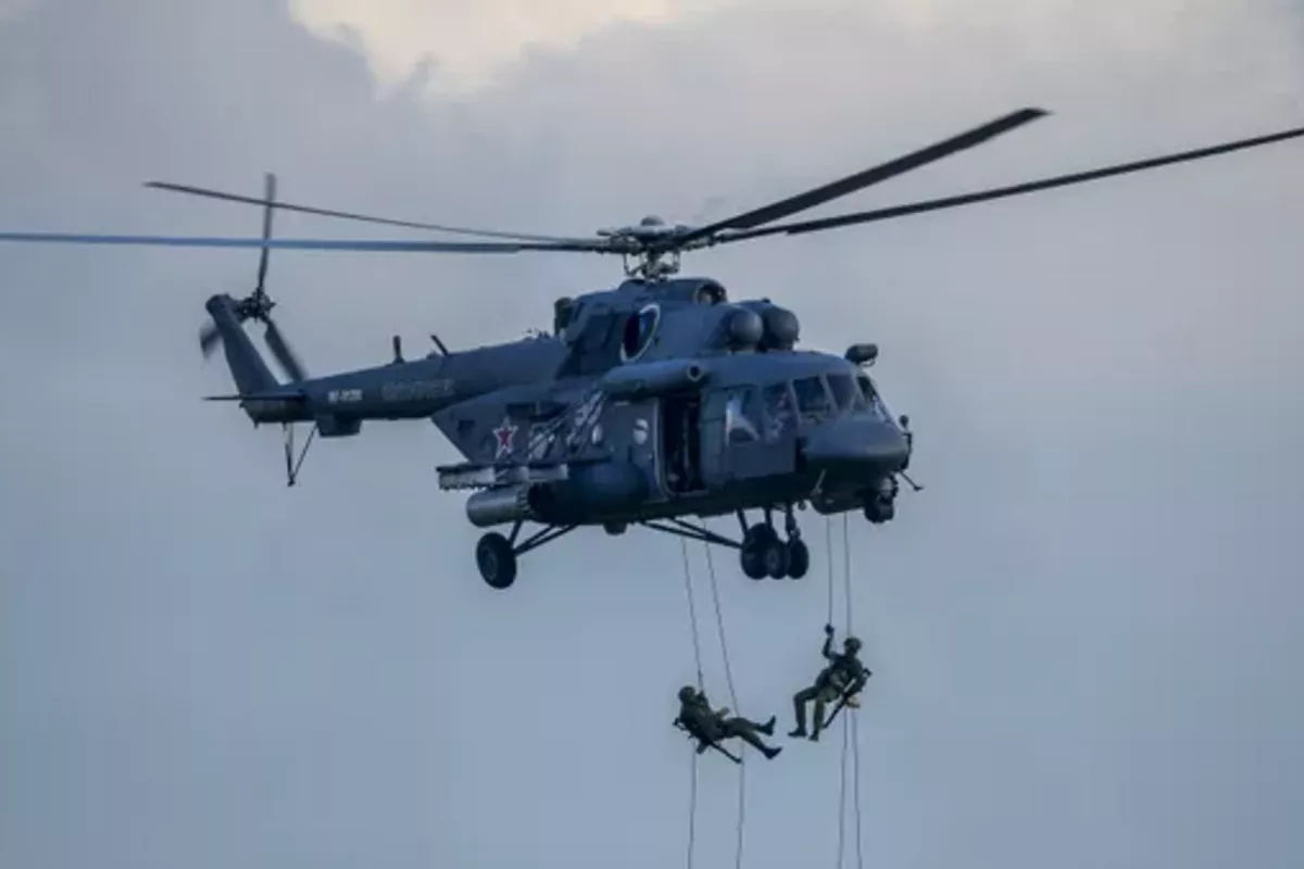 Russian Helicopters Conduct Tactical Landing Drill in Tajikistan During Center-2026